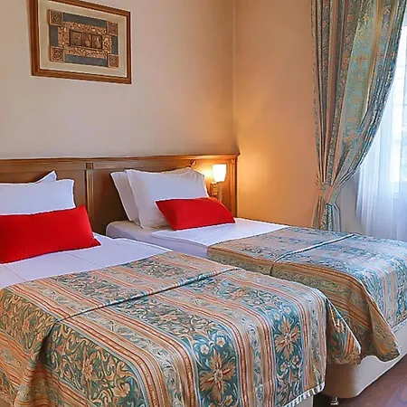 Elit Hotell 4*