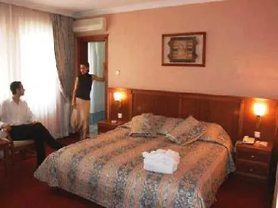 Elit Hotell 4*